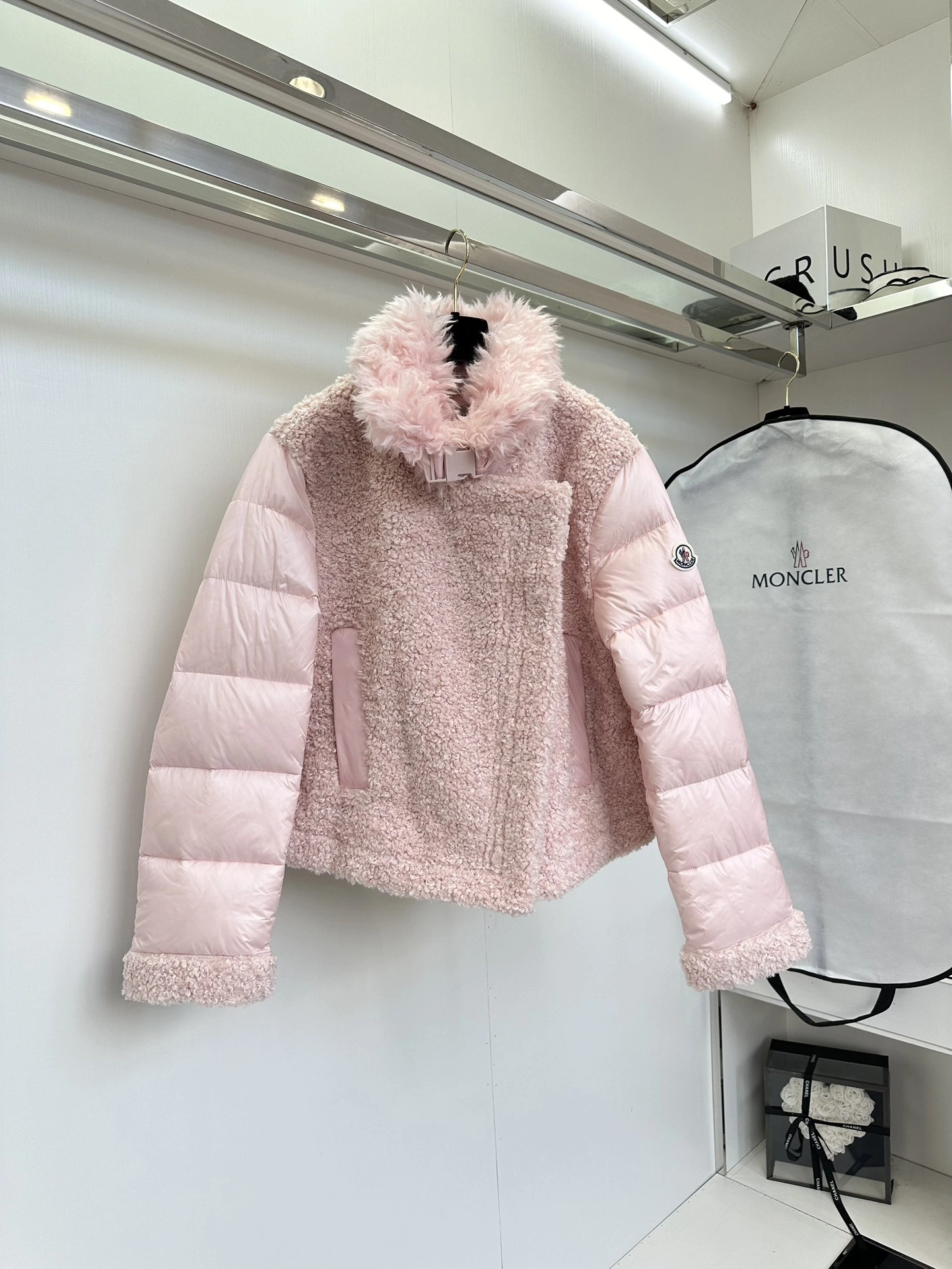 Moncler Down Jackets Sporty 146281