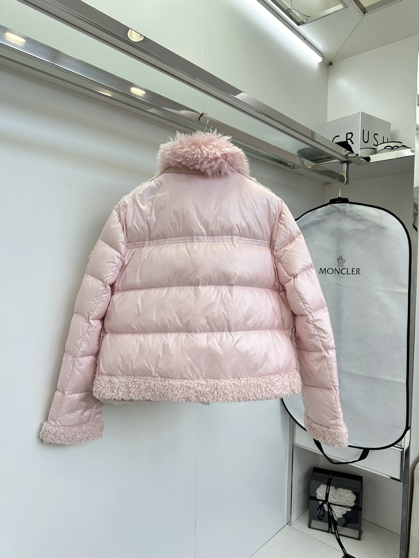 Moncler Down Jackets Sporty 146281
