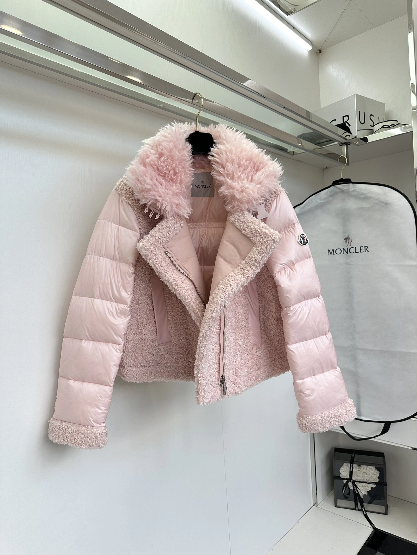 Moncler Down Jackets Sporty 146281
