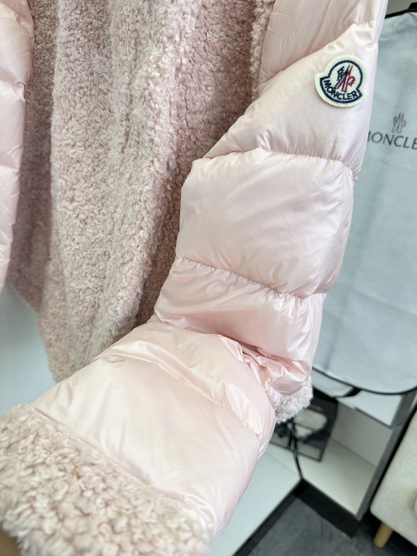 Moncler Down Jackets Sporty 146281