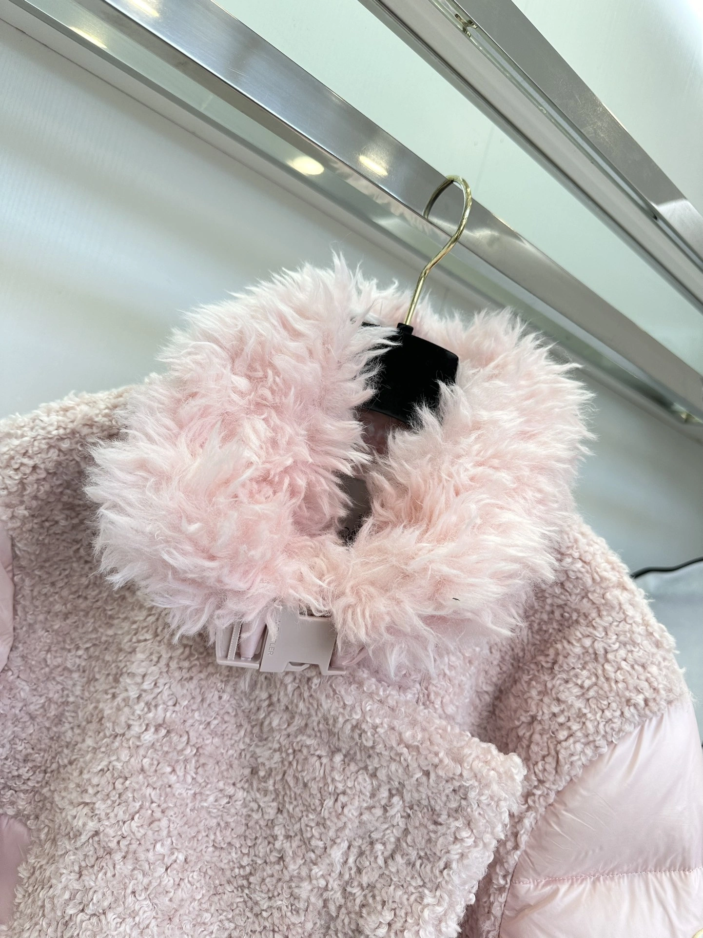 Moncler Down Jackets Sporty 146281