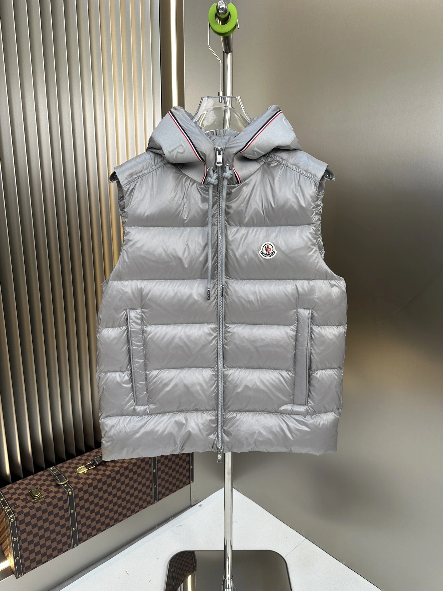 Supportive Moncler Down Jackets 146306