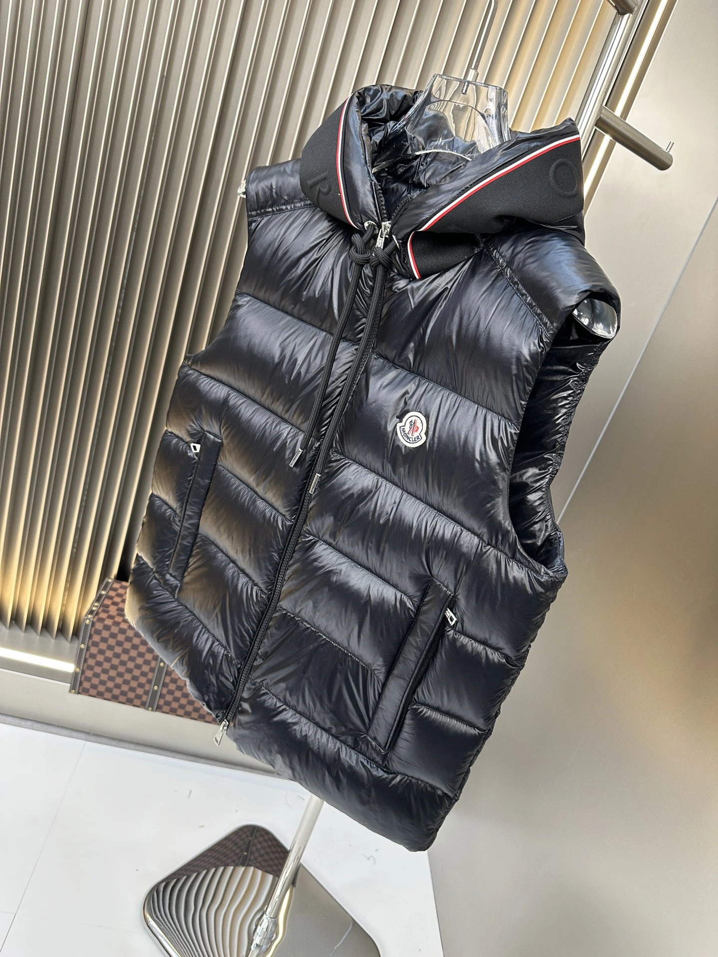 Supportive Moncler Down Jackets 146306