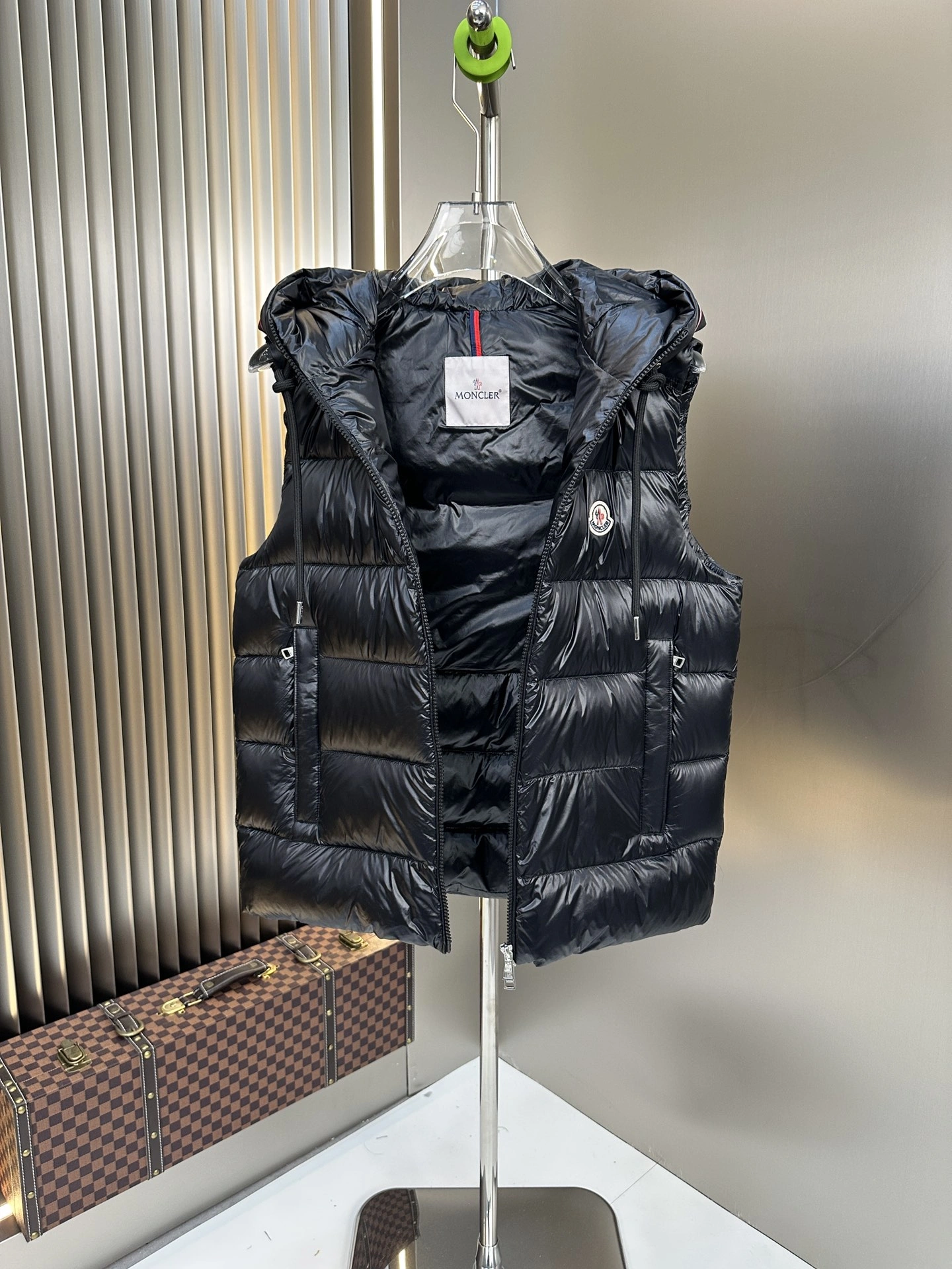 Supportive Moncler Down Jackets 146306