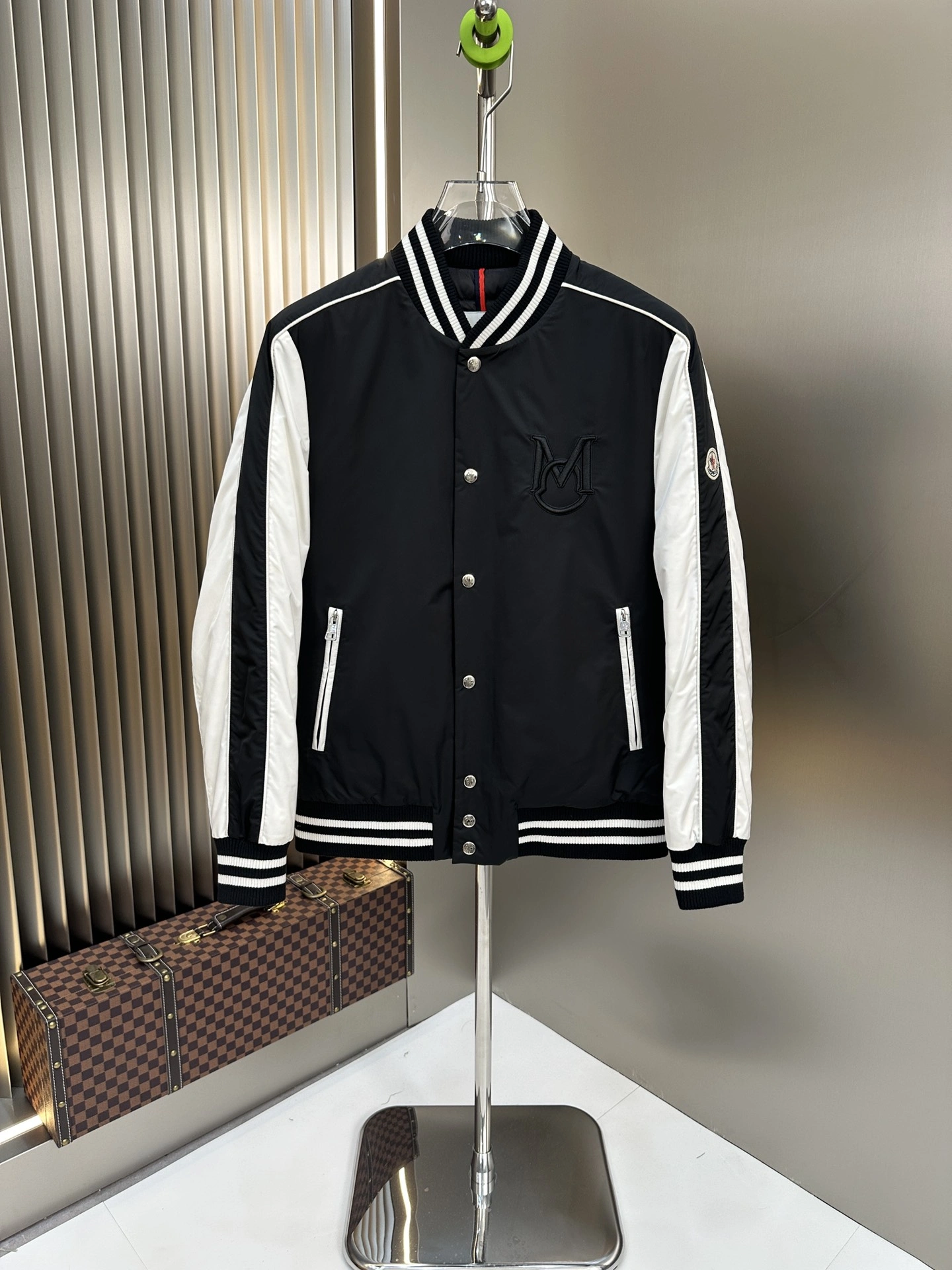 Moncler Down Jackets Youthful 146272