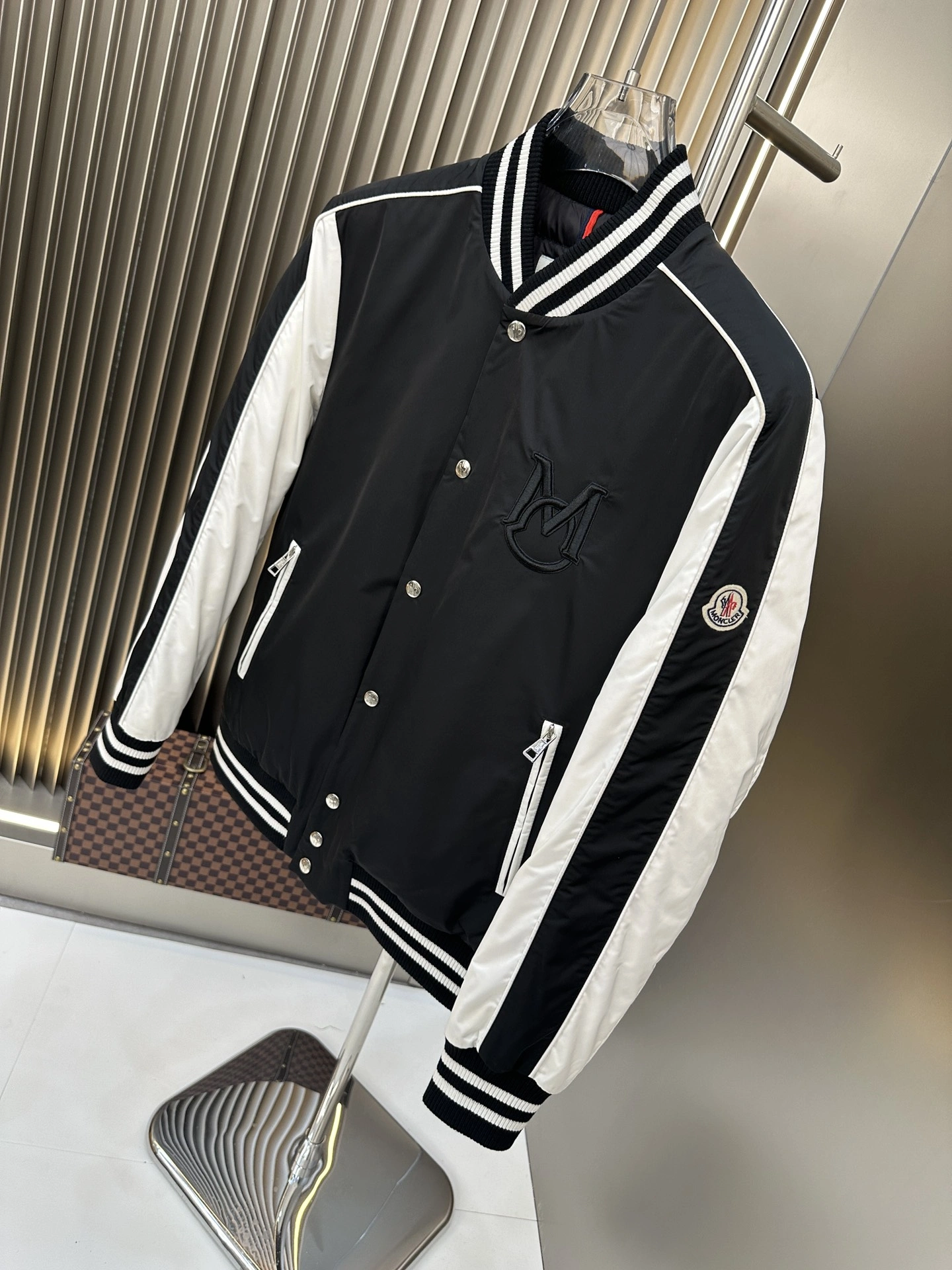 Moncler Down Jackets Youthful 146272