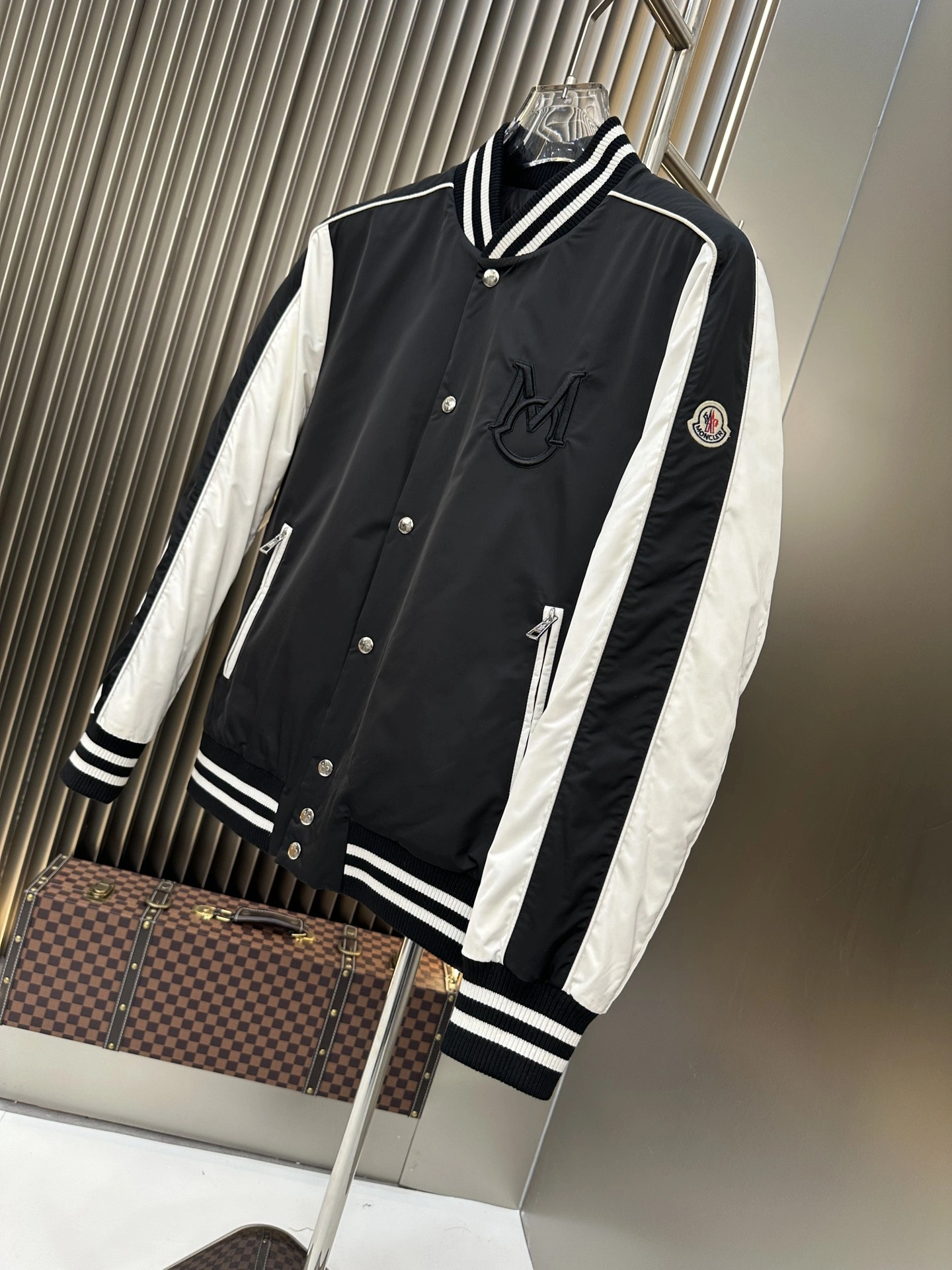 Moncler Down Jackets Youthful 146272