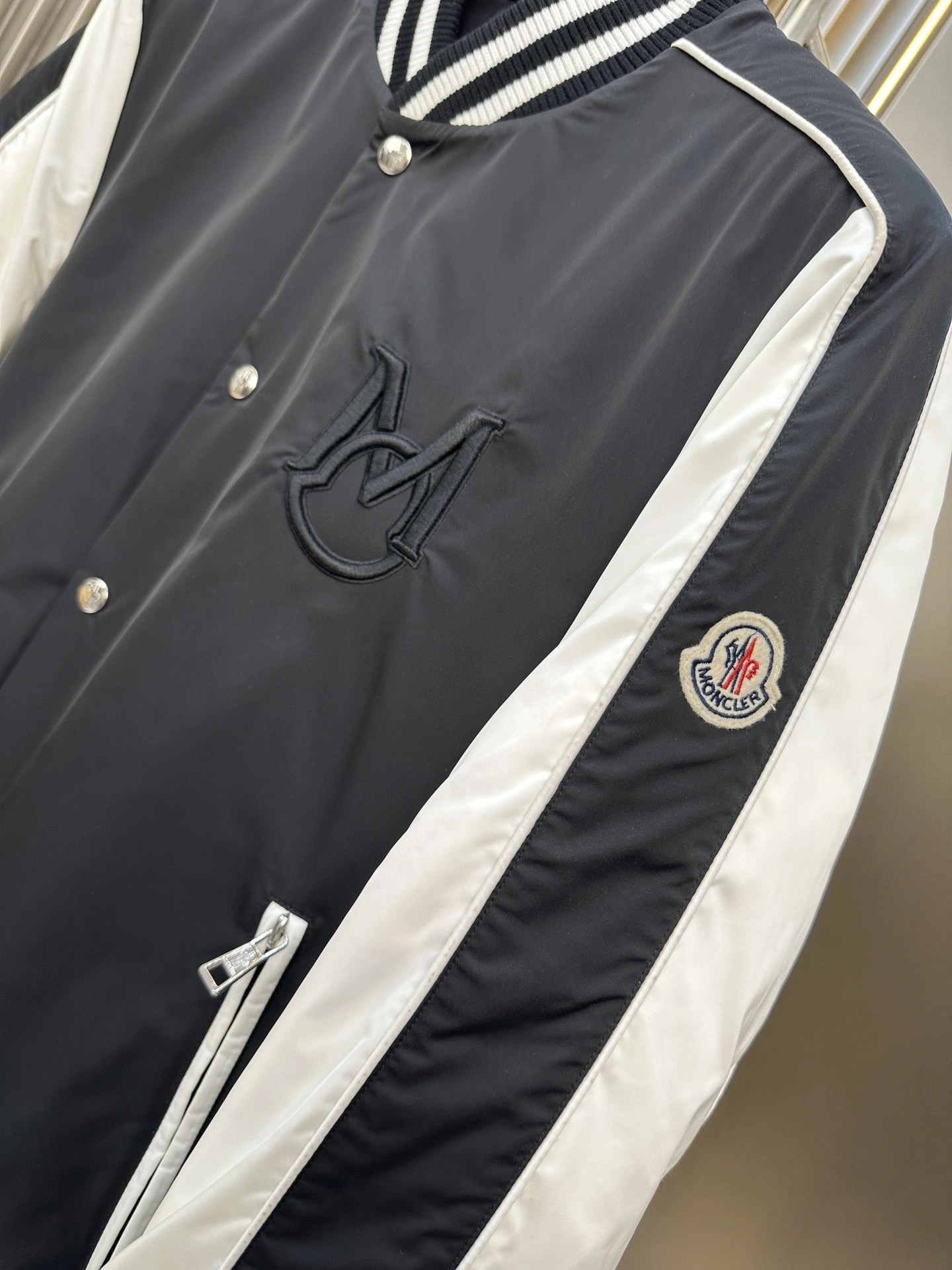 Moncler Down Jackets Youthful 146272