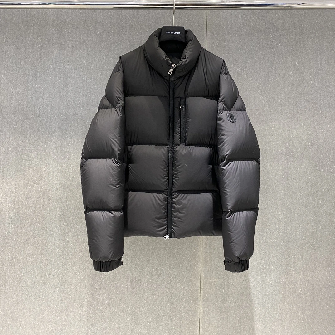 Vibrant Moncler Down Jackets 146268