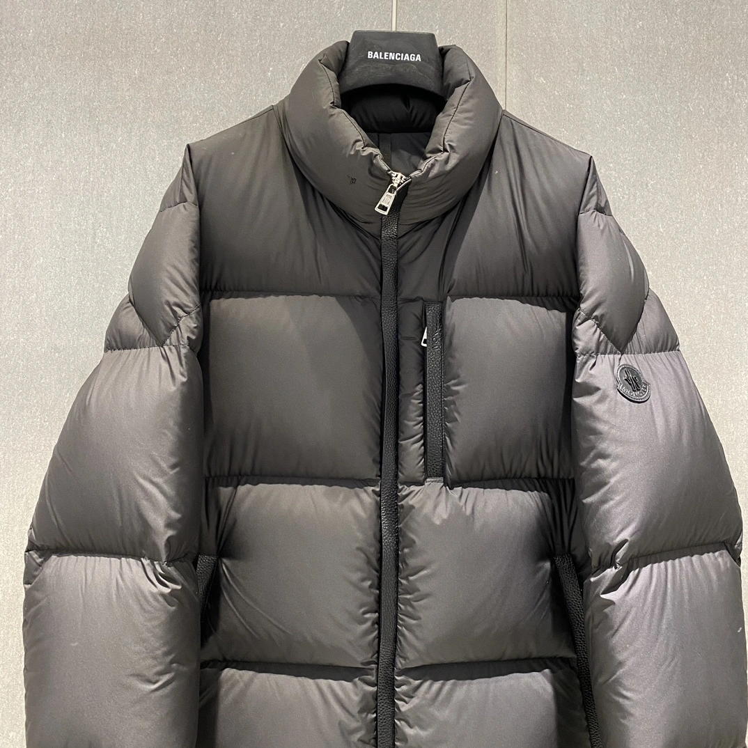Vibrant Moncler Down Jackets 146268