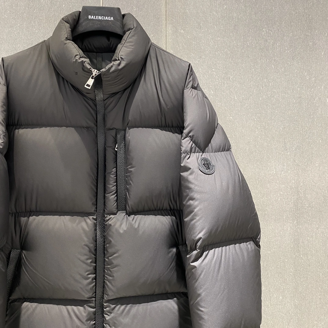 Vibrant Moncler Down Jackets 146268