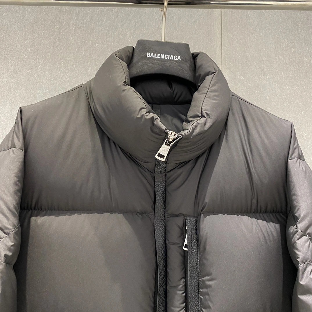 Vibrant Moncler Down Jackets 146268