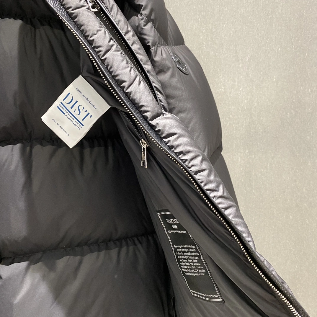 Vibrant Moncler Down Jackets 146268