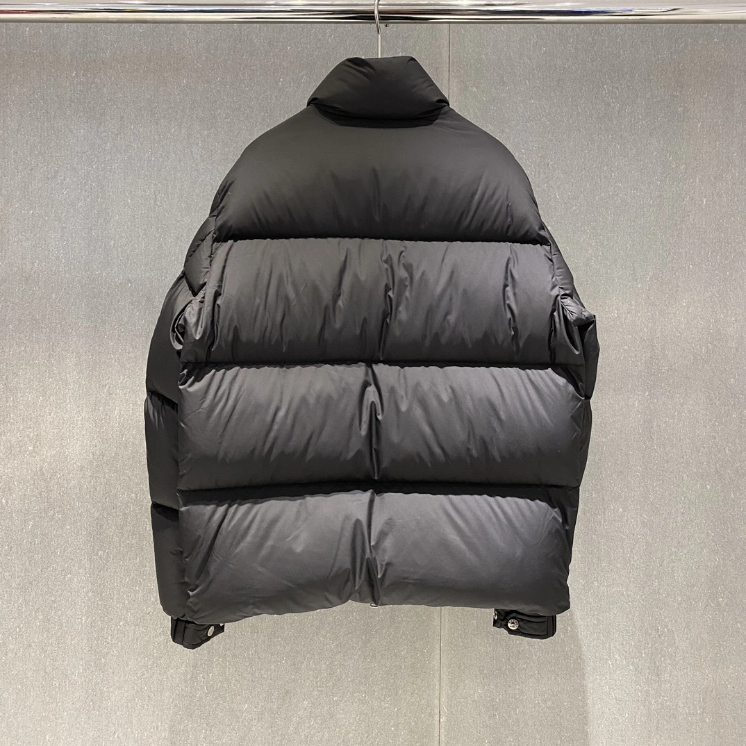 Vibrant Moncler Down Jackets 146268