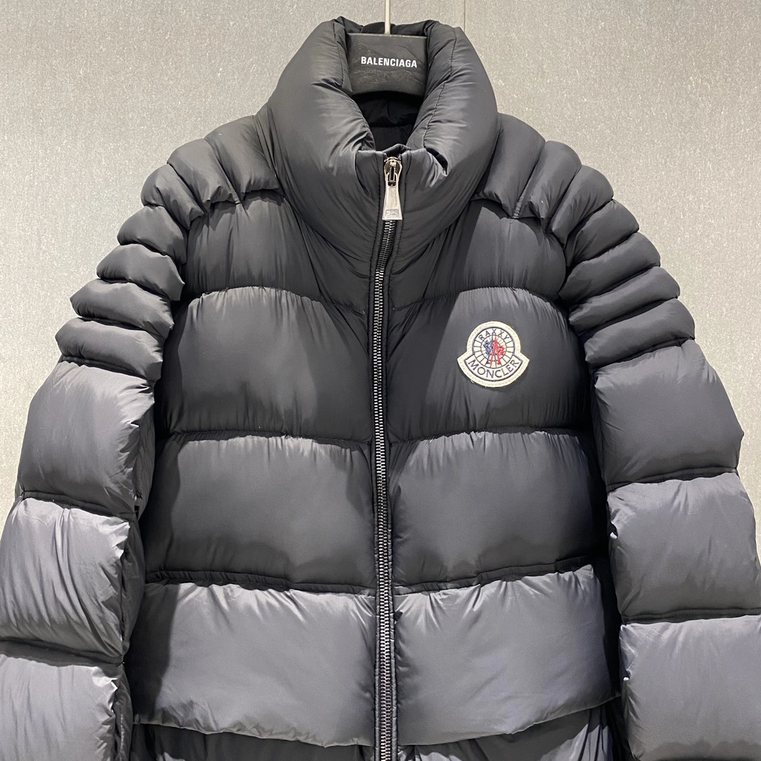 Sustainable Moncler Down Jackets 146262
