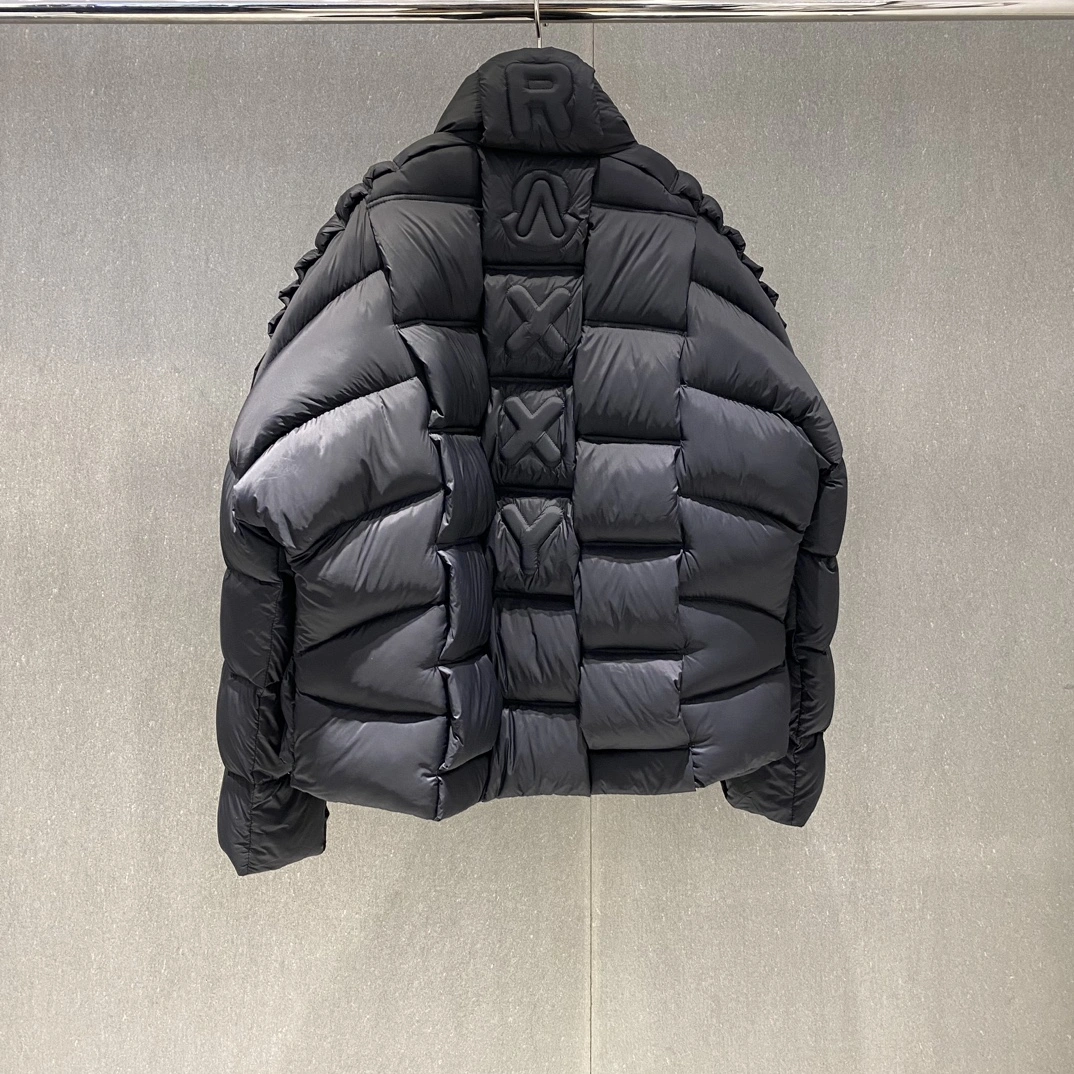 Sustainable Moncler Down Jackets 146262
