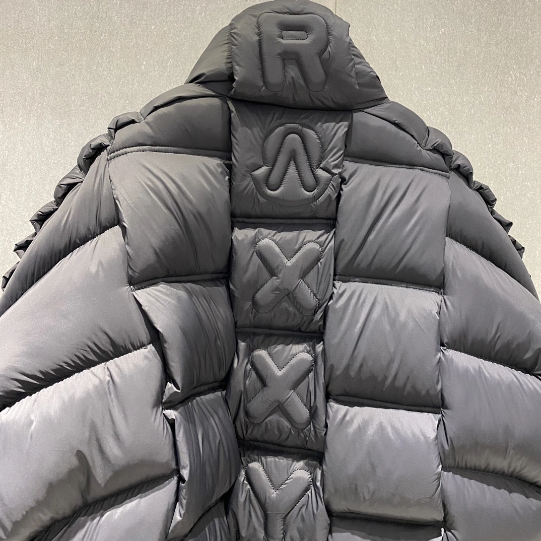 Sustainable Moncler Down Jackets 146262