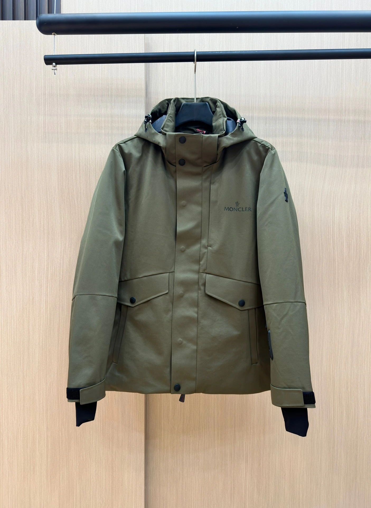 Moncler Down Jackets Elegant 146250