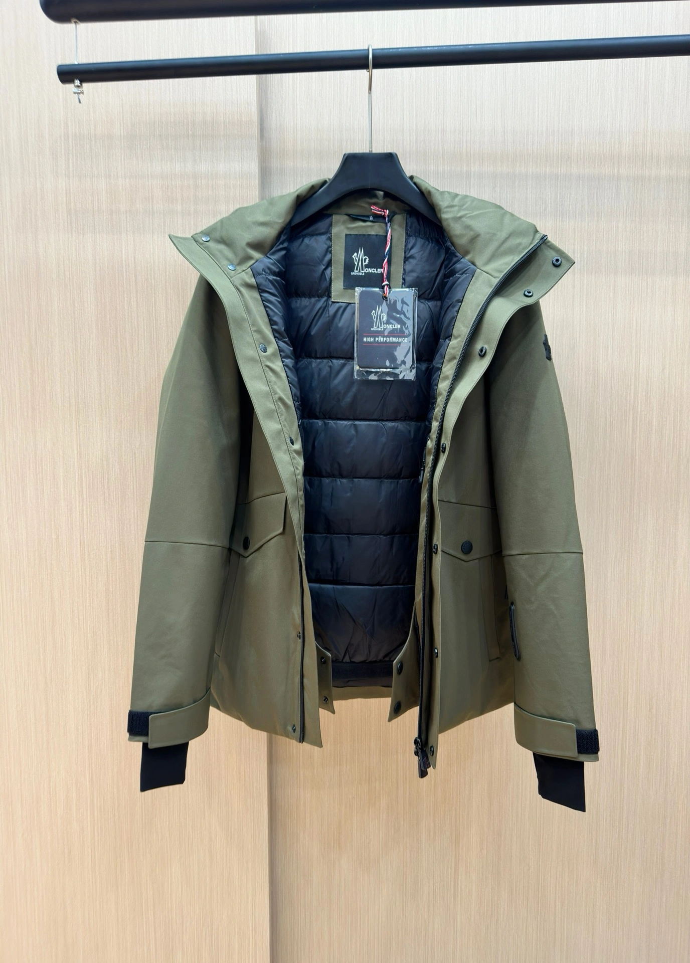 Moncler Down Jackets Elegant 146250