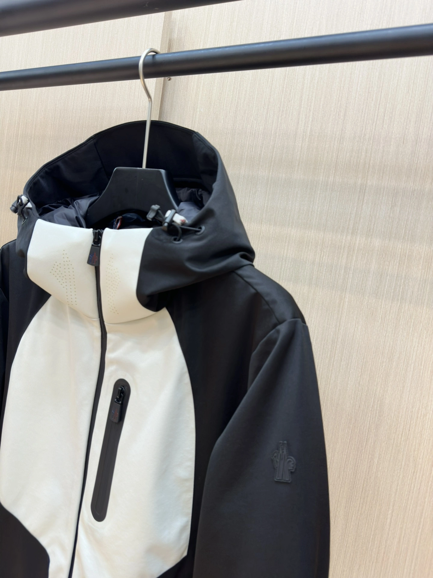 Moncler Down Jackets Elegant 146239
