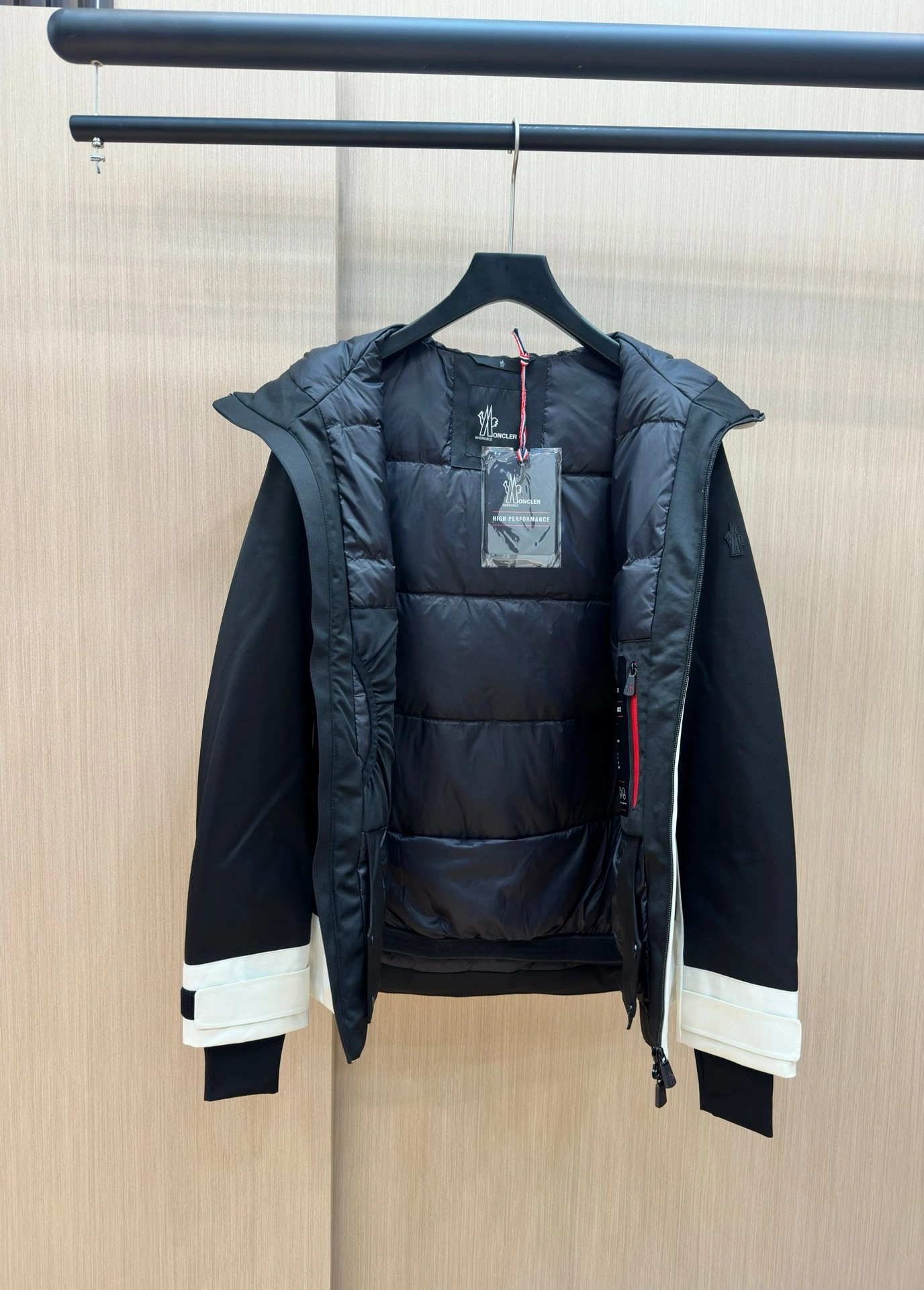 Moncler Down Jackets Elegant 146239