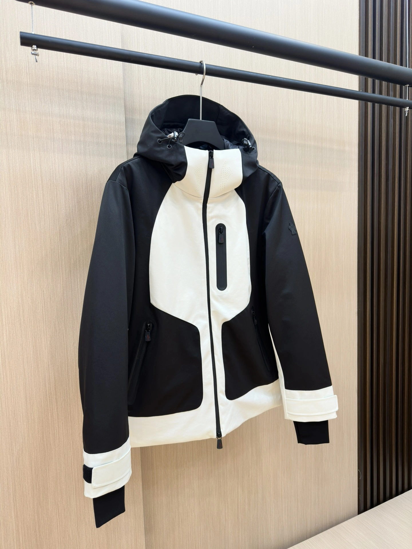 Moncler Down Jackets Elegant 146239