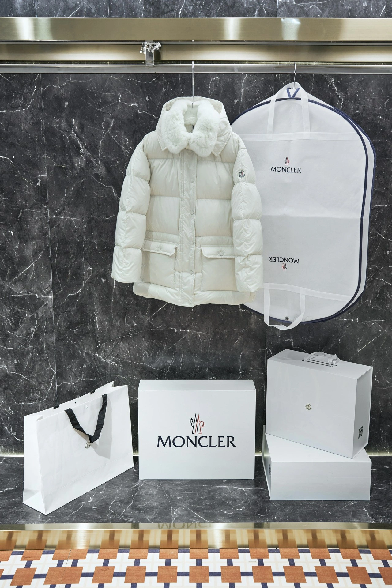 Moncler Down Jackets Durable 146235