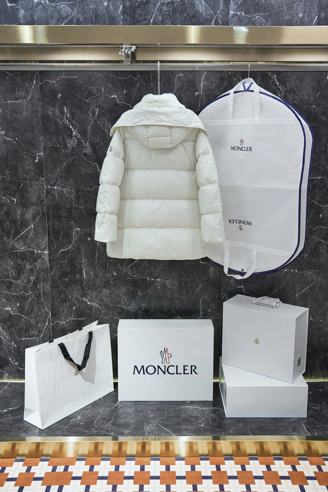 Moncler Down Jackets Durable 146235