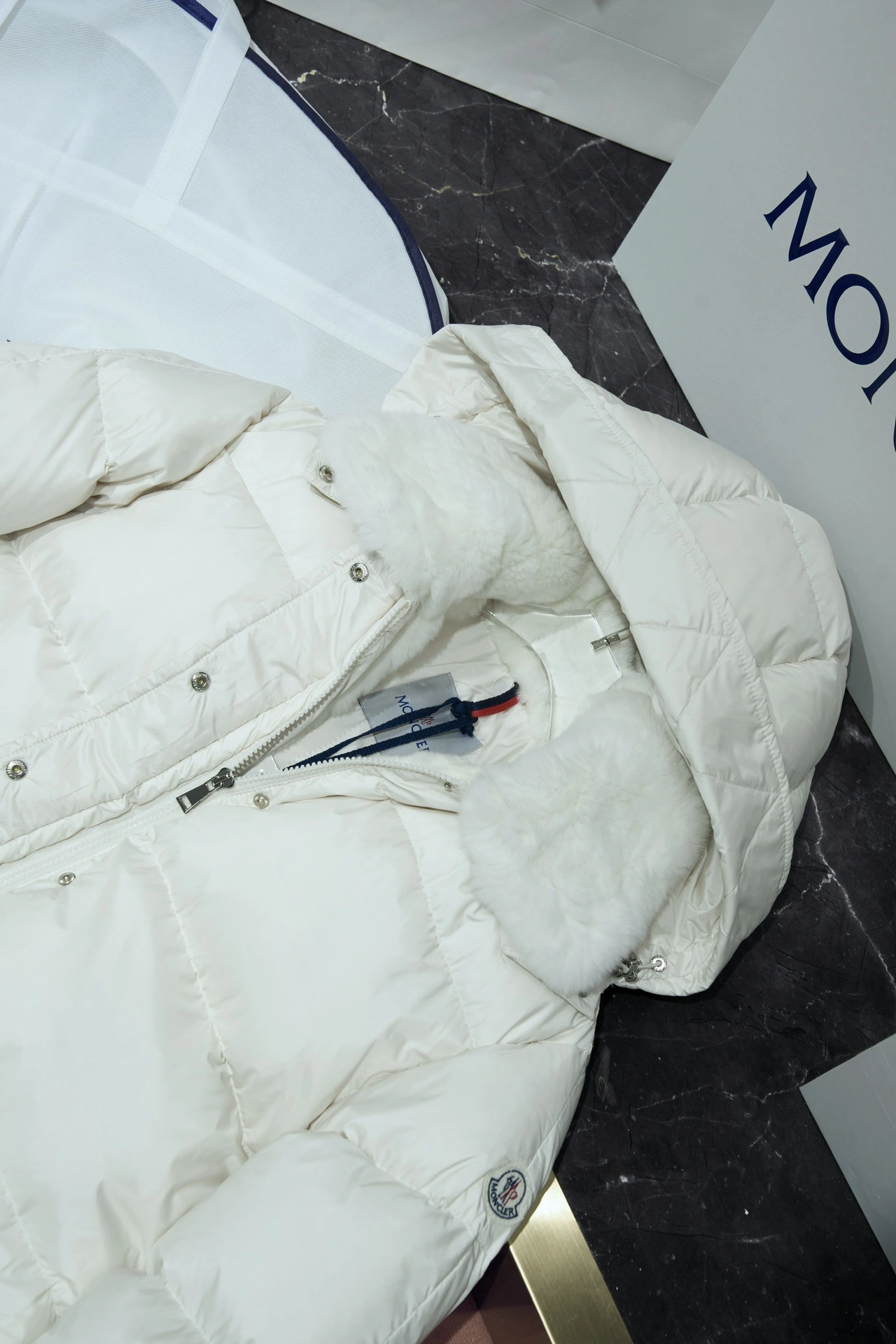 Moncler Down Jackets Durable 146235