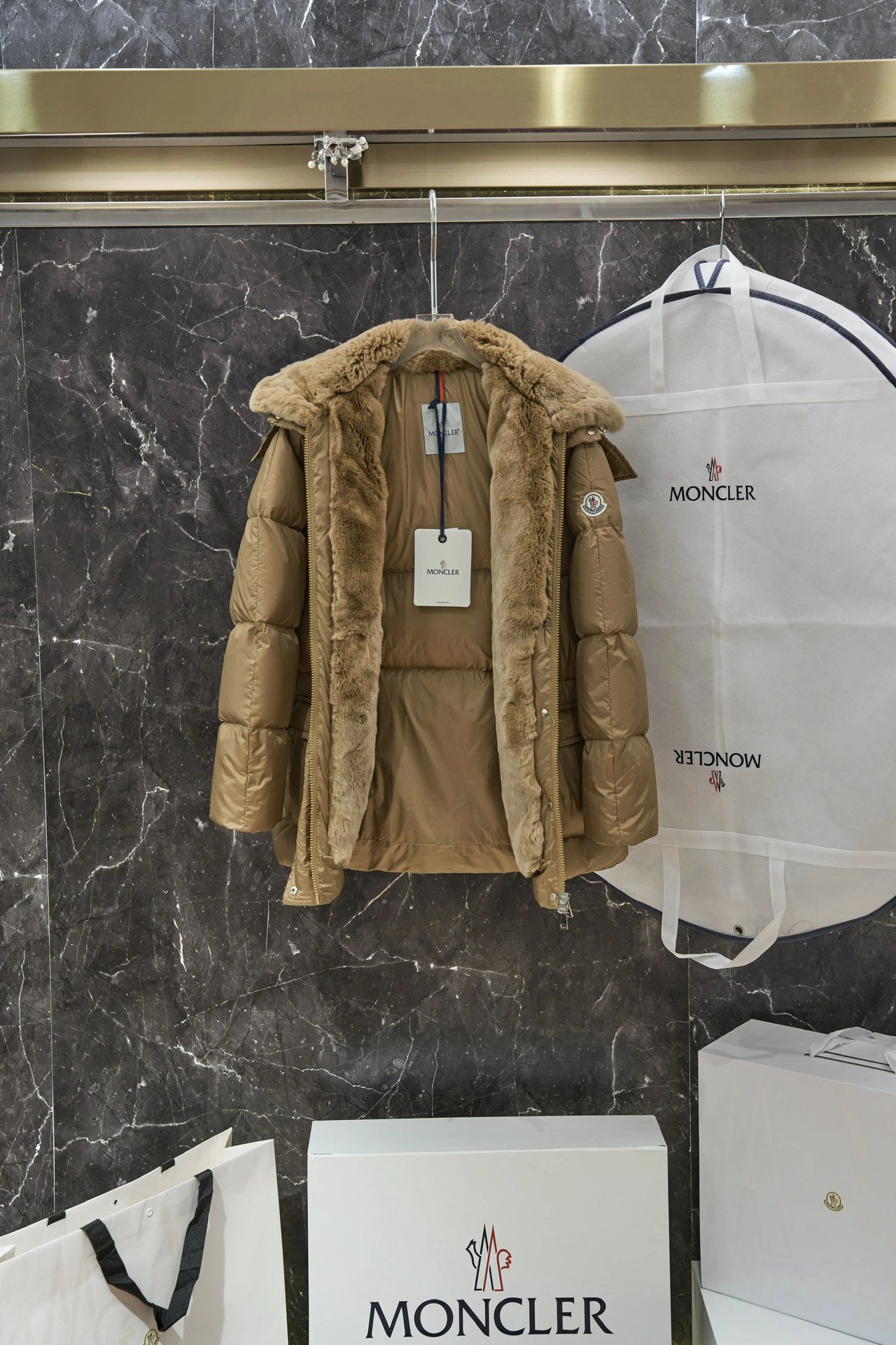 FreshLook Moncler Down Jackets 146241