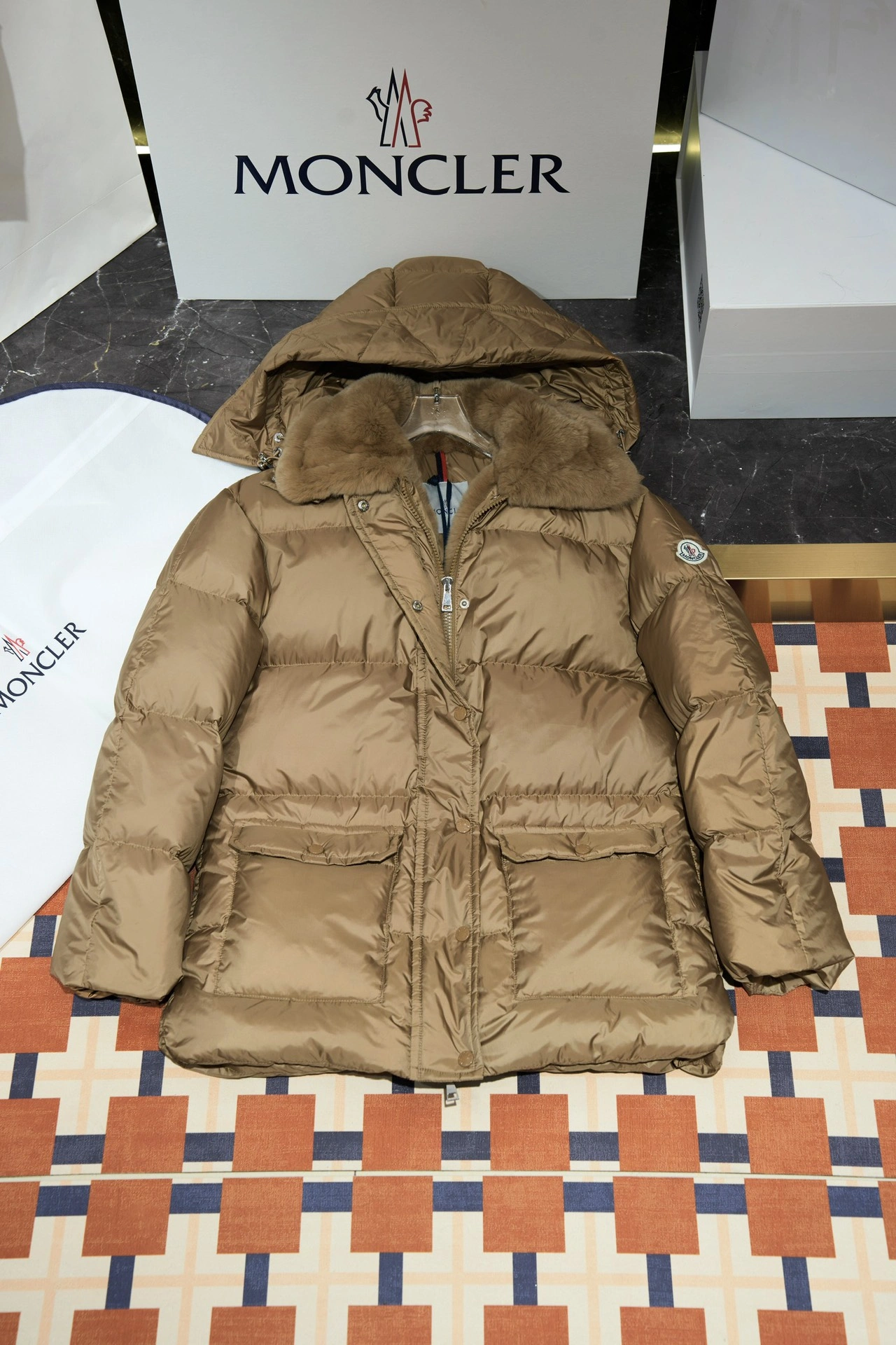 FreshLook Moncler Down Jackets 146241