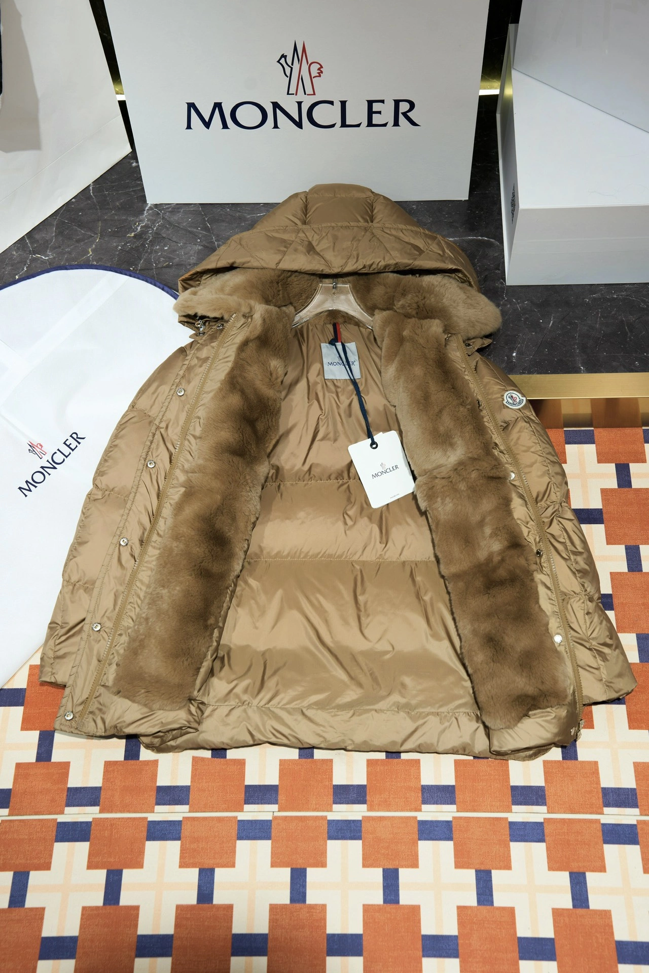 FreshLook Moncler Down Jackets 146241