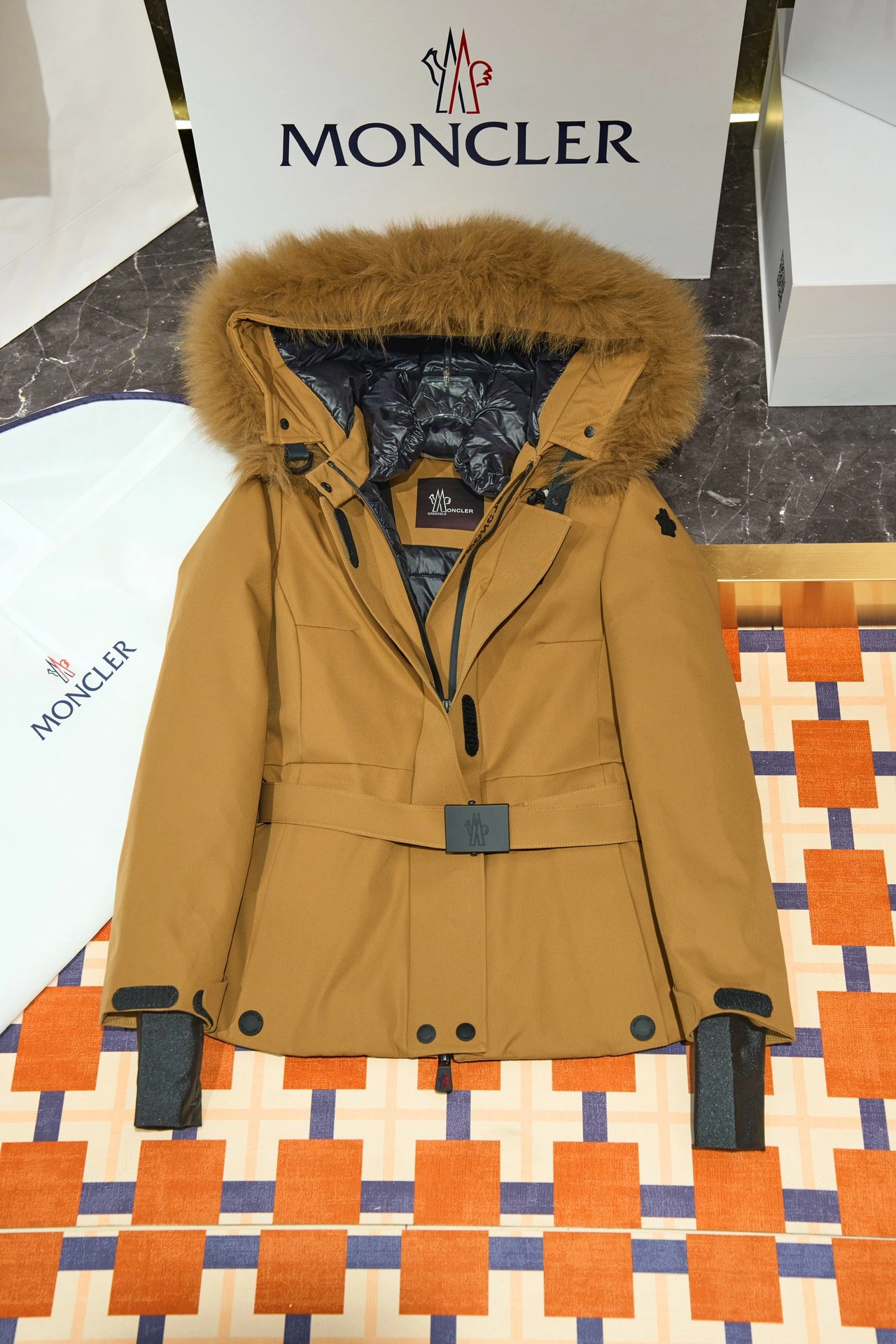 Affordable Moncler Down Jackets 146266