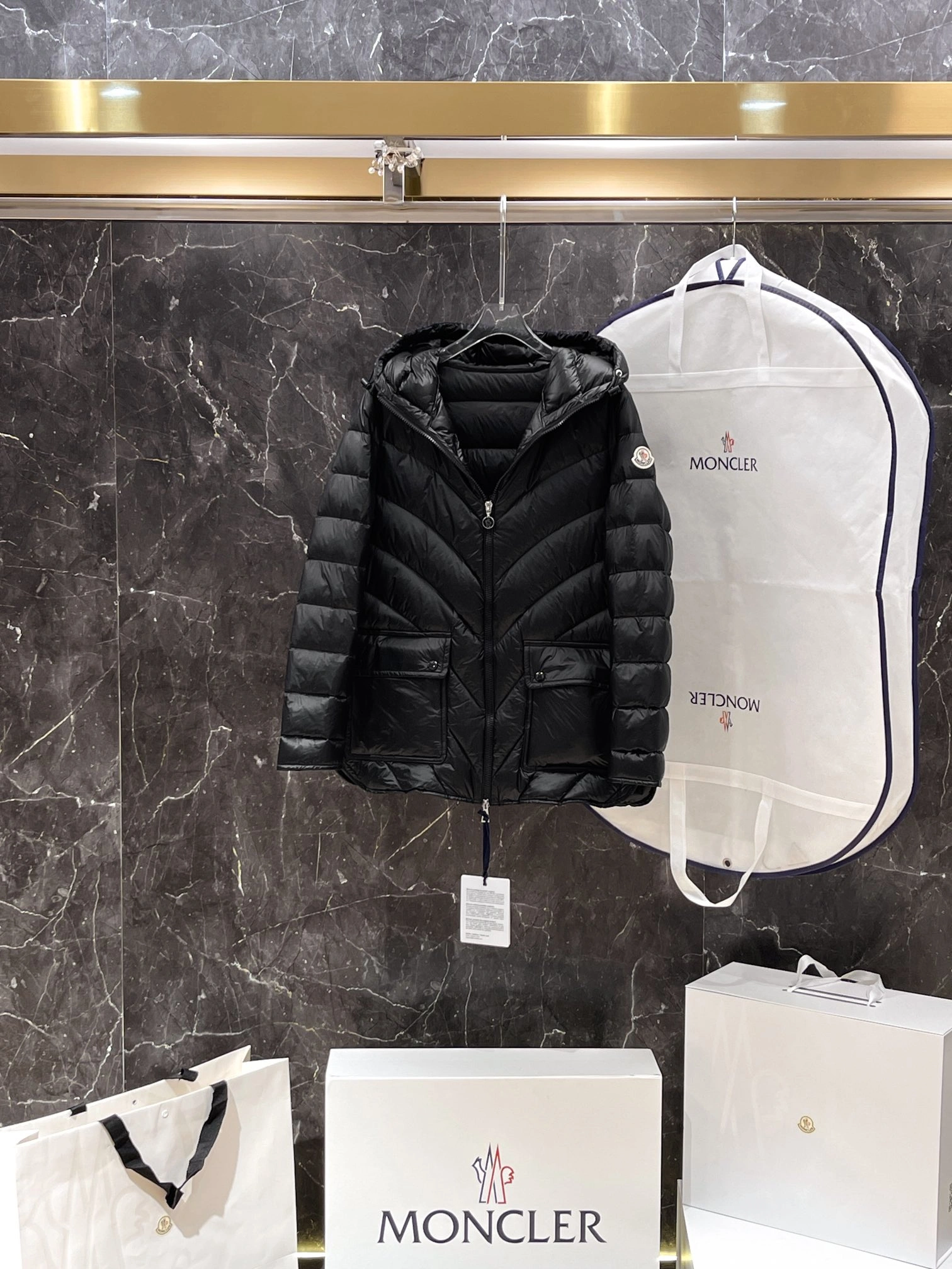 Moncler Down Jackets Supportive 146220