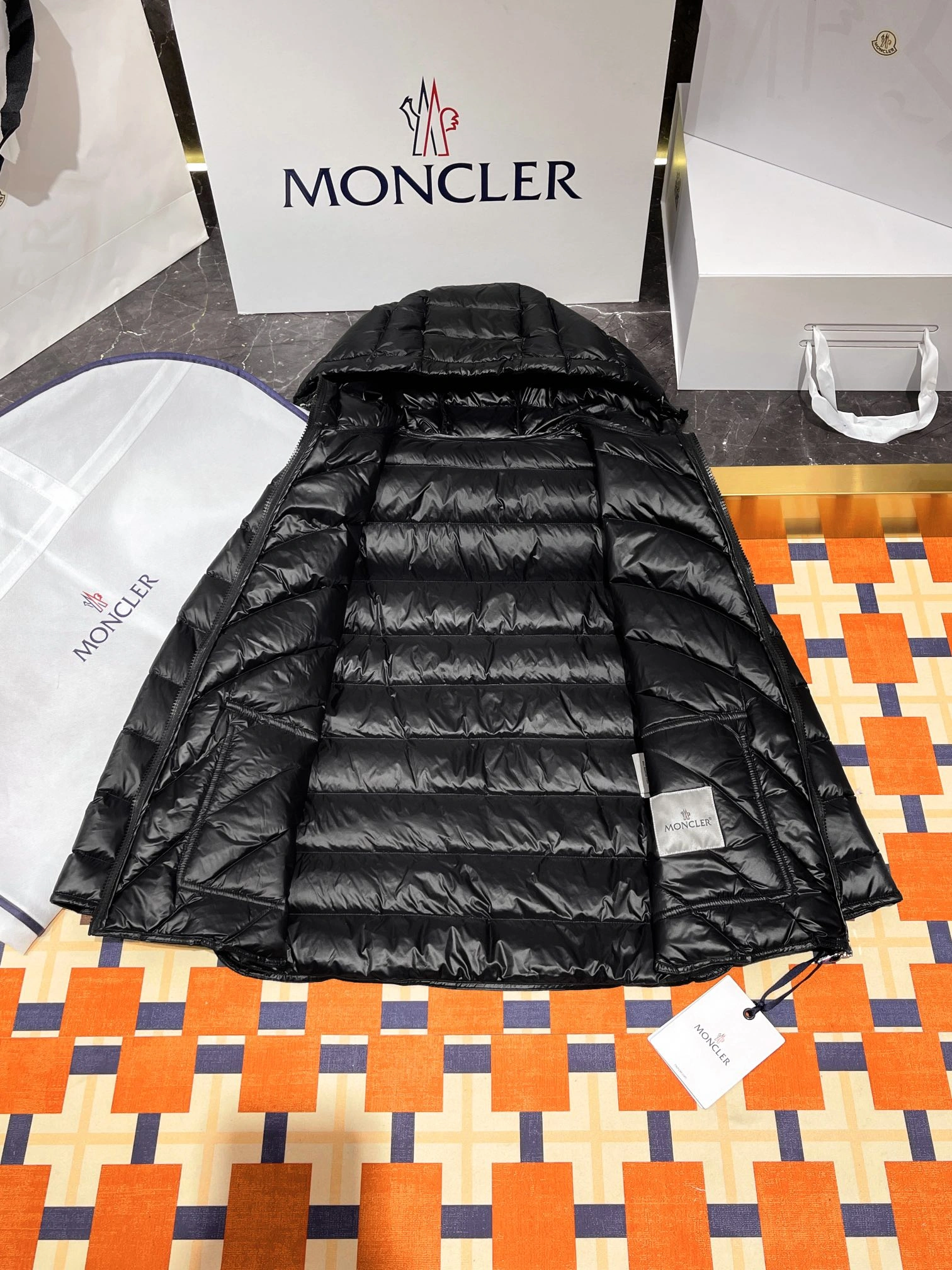 Moncler Down Jackets Supportive 146220