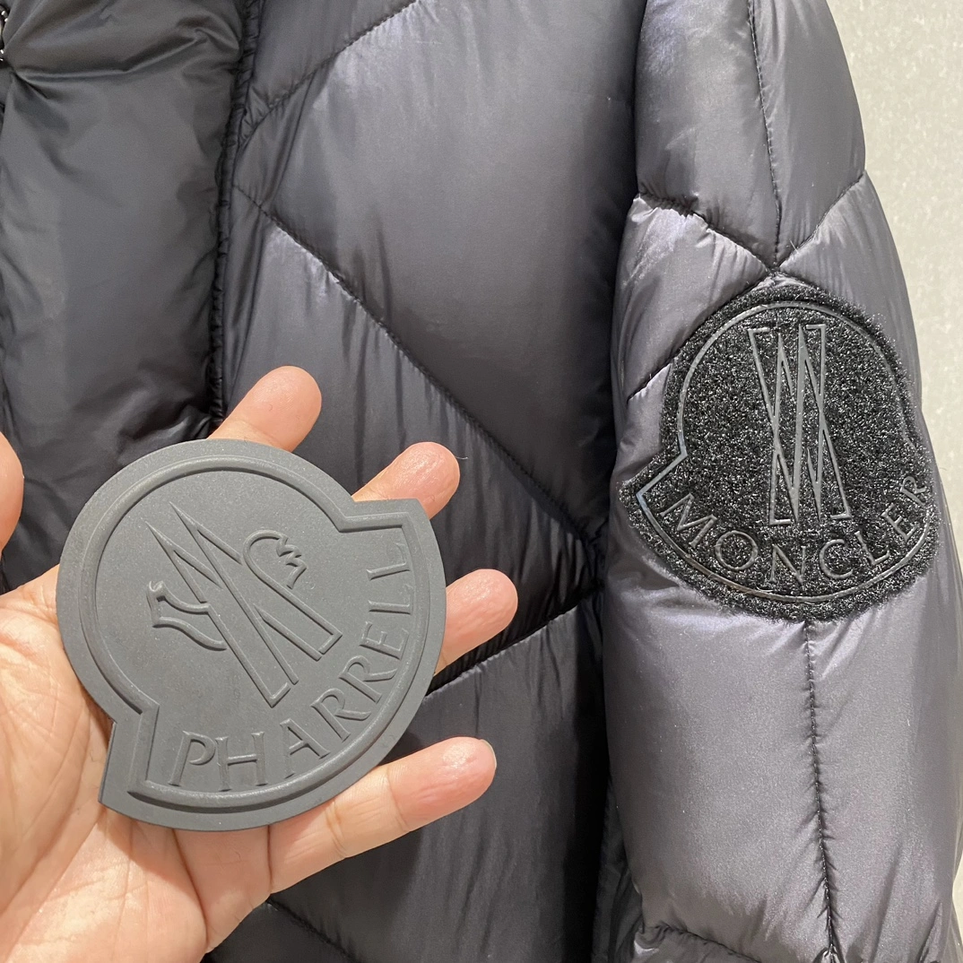 Moncler Down Jackets Youthful 146205