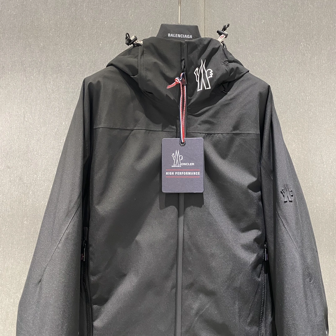 Sporty Moncler Down Jackets 146211