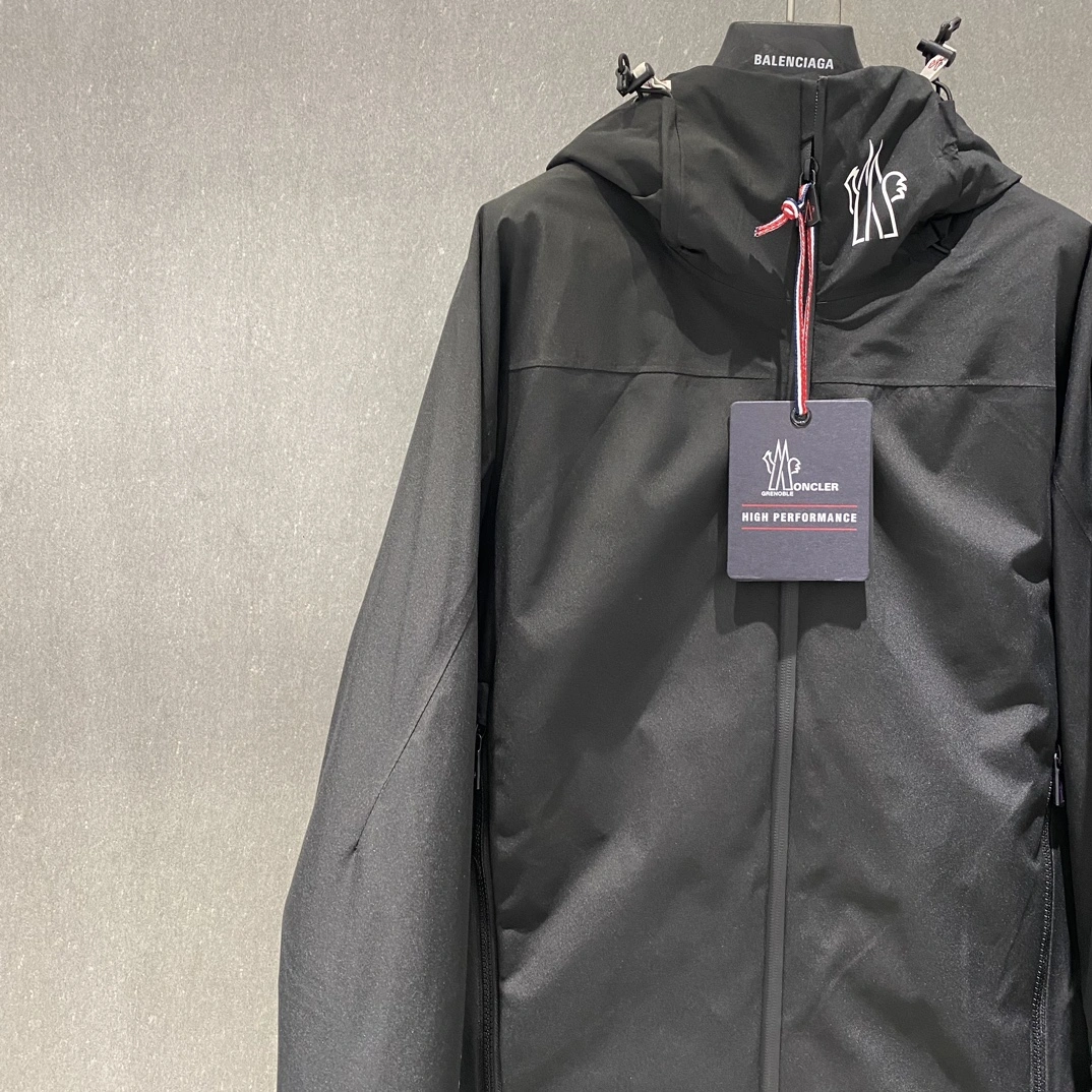Sporty Moncler Down Jackets 146211
