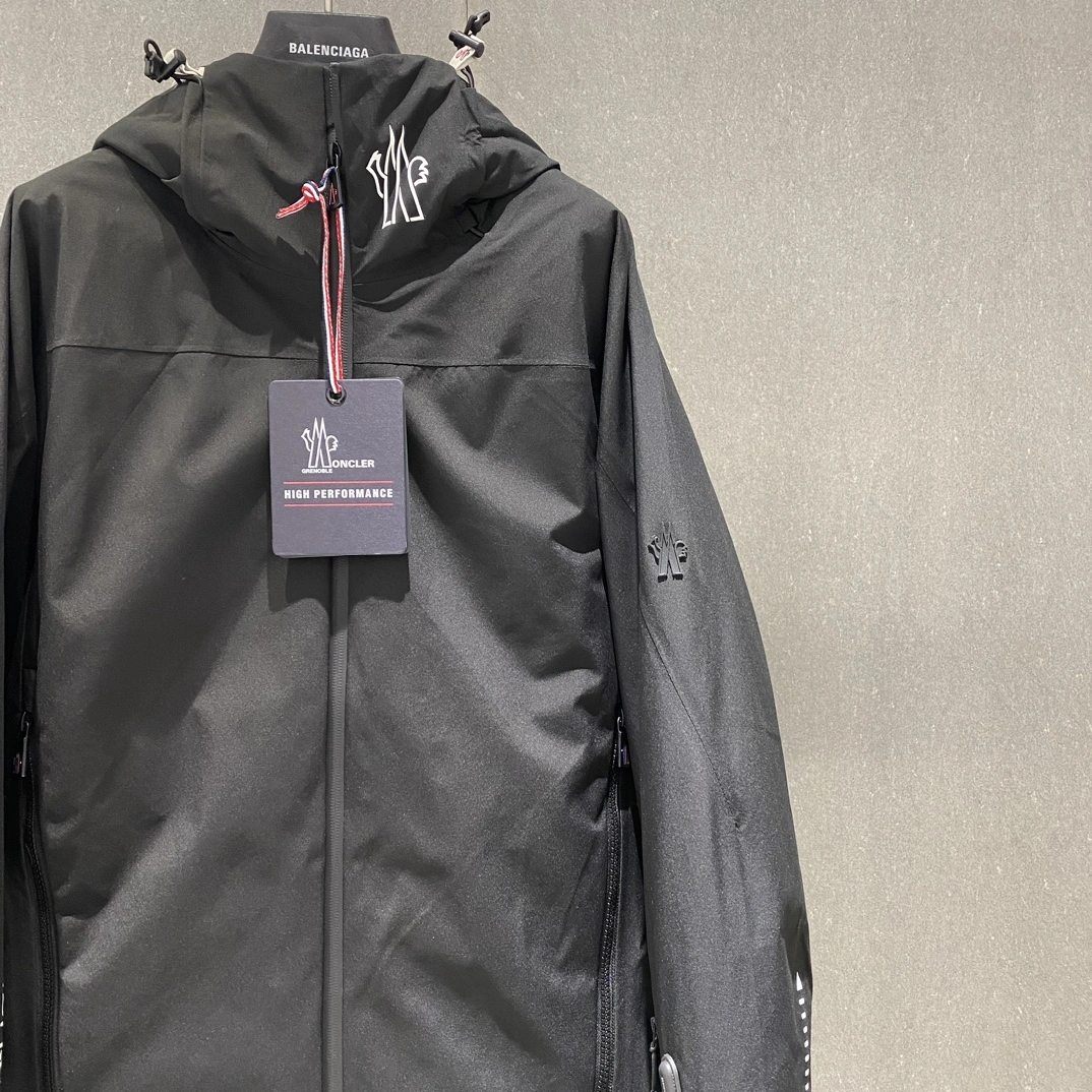 Sporty Moncler Down Jackets 146211