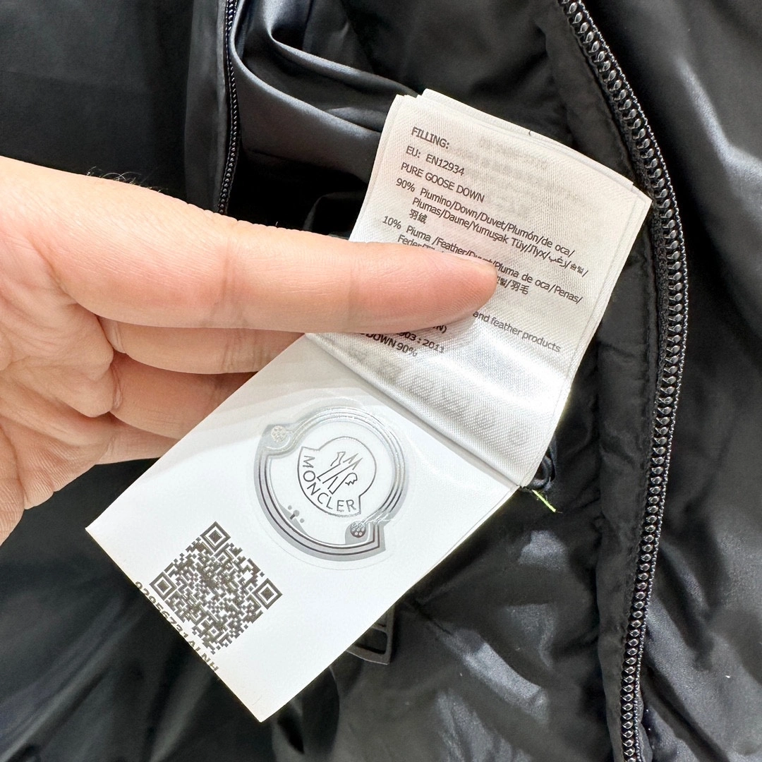 Comfortable Moncler Down Jackets 146195