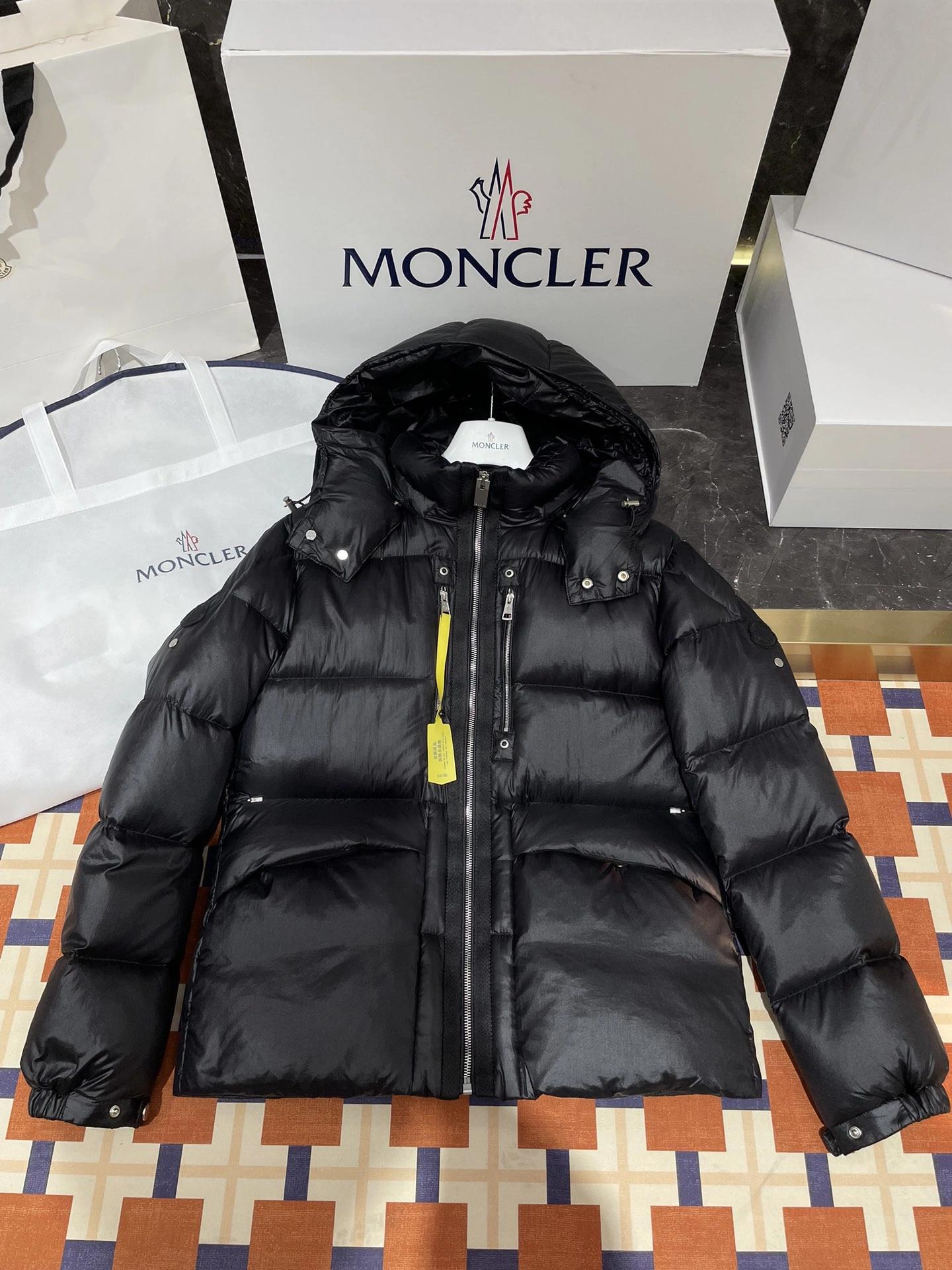 Timeless Moncler Down Jackets 146197