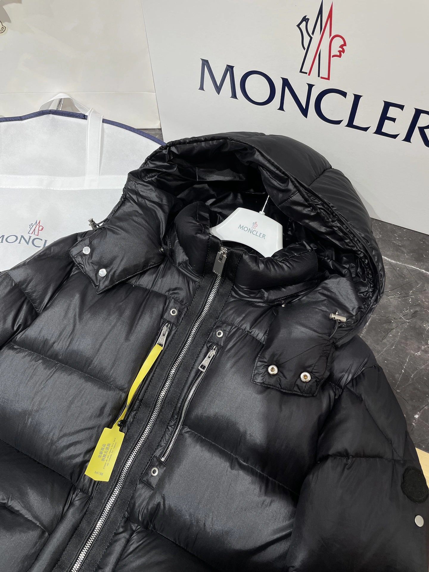 Timeless Moncler Down Jackets 146197