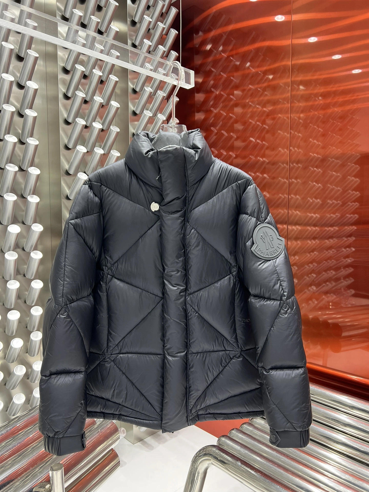 Moncler Down Jackets Unique 146190