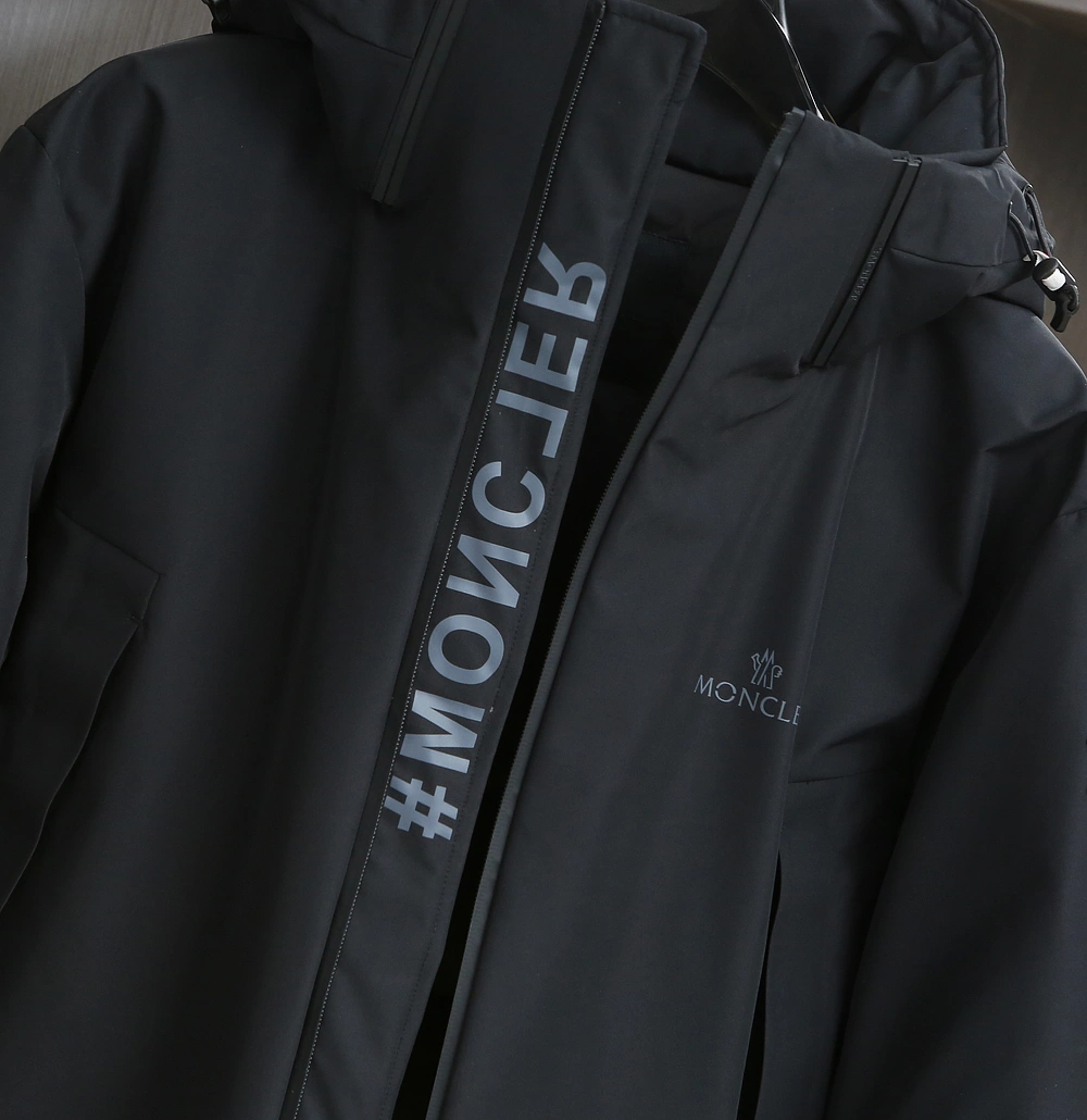 Moncler Down Jackets Refined 146187