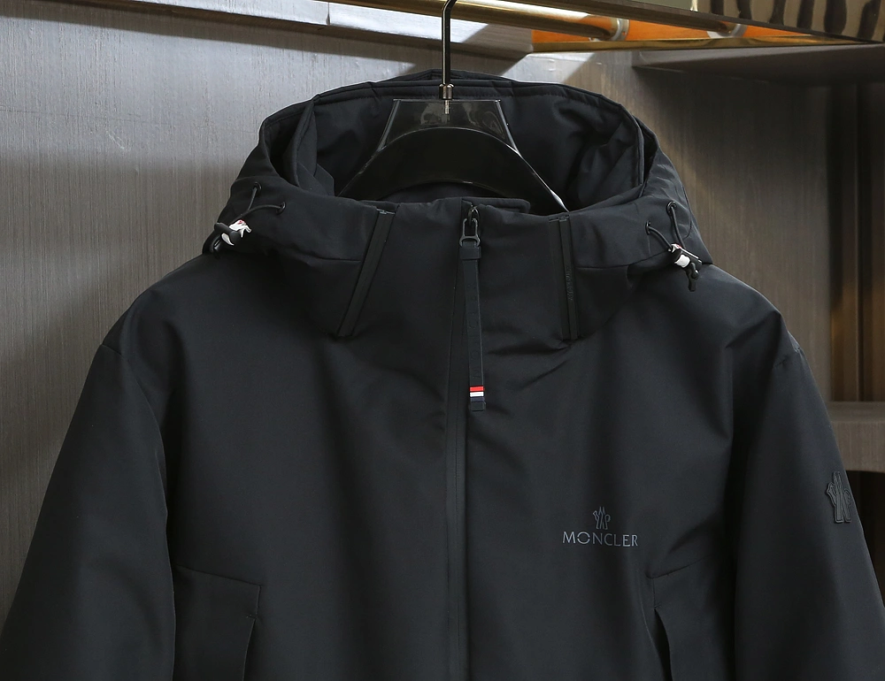 Moncler Down Jackets Refined 146187