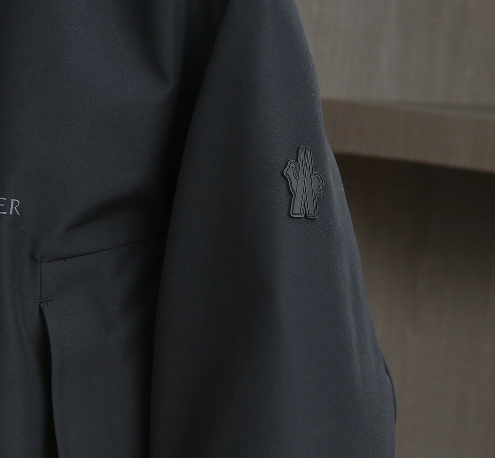 Moncler Down Jackets Refined 146187