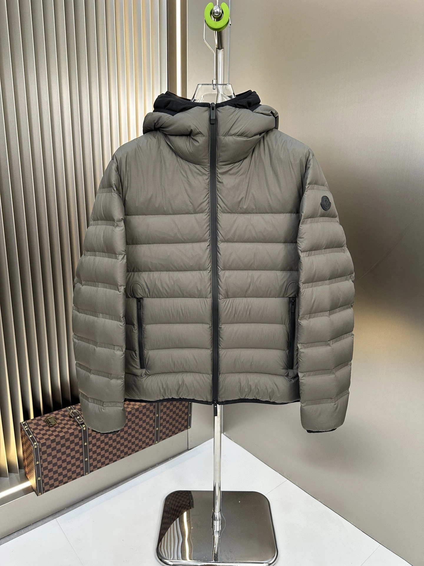 Moncler Down Jackets Compact 146181