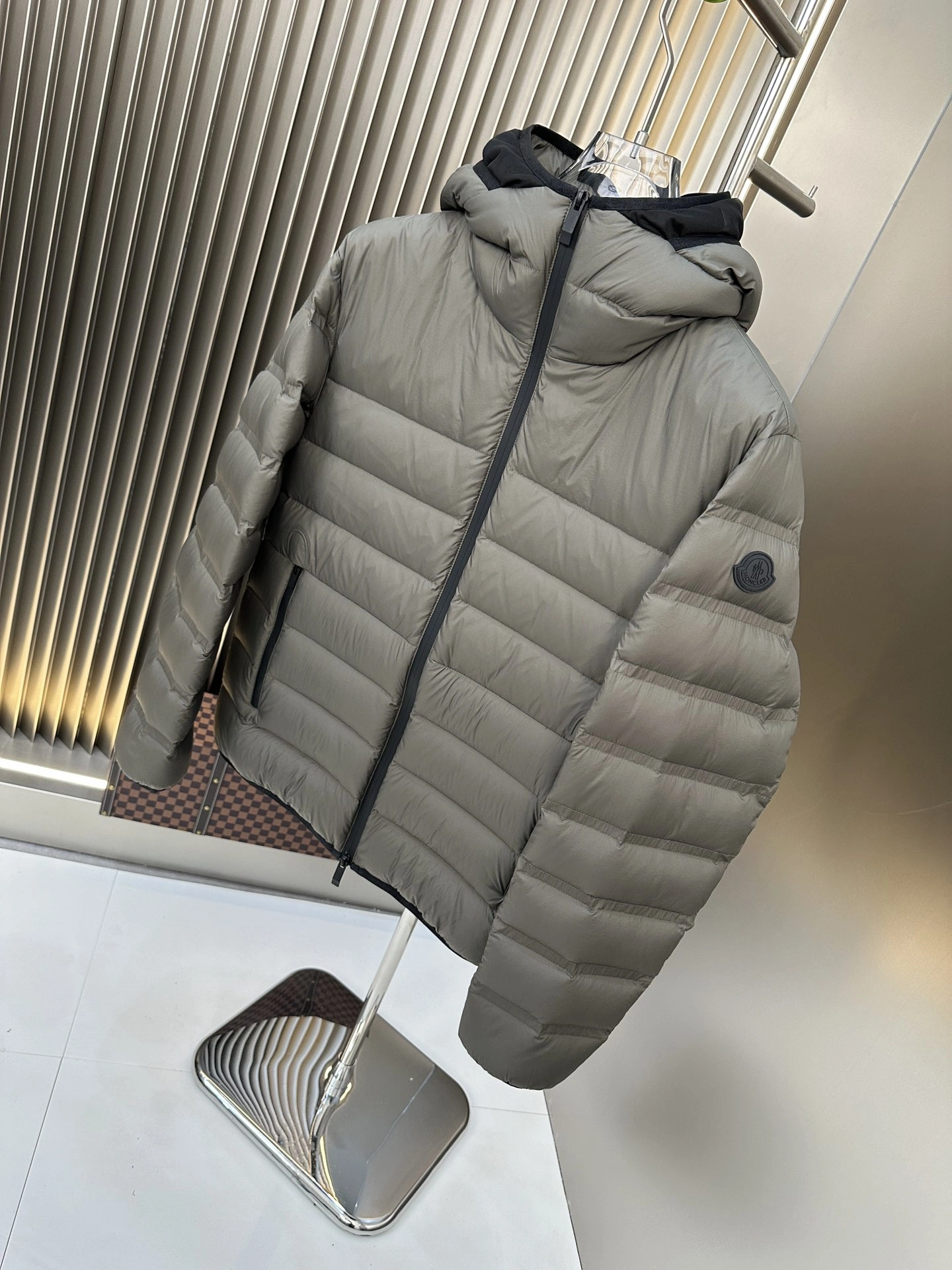 Moncler Down Jackets Compact 146181