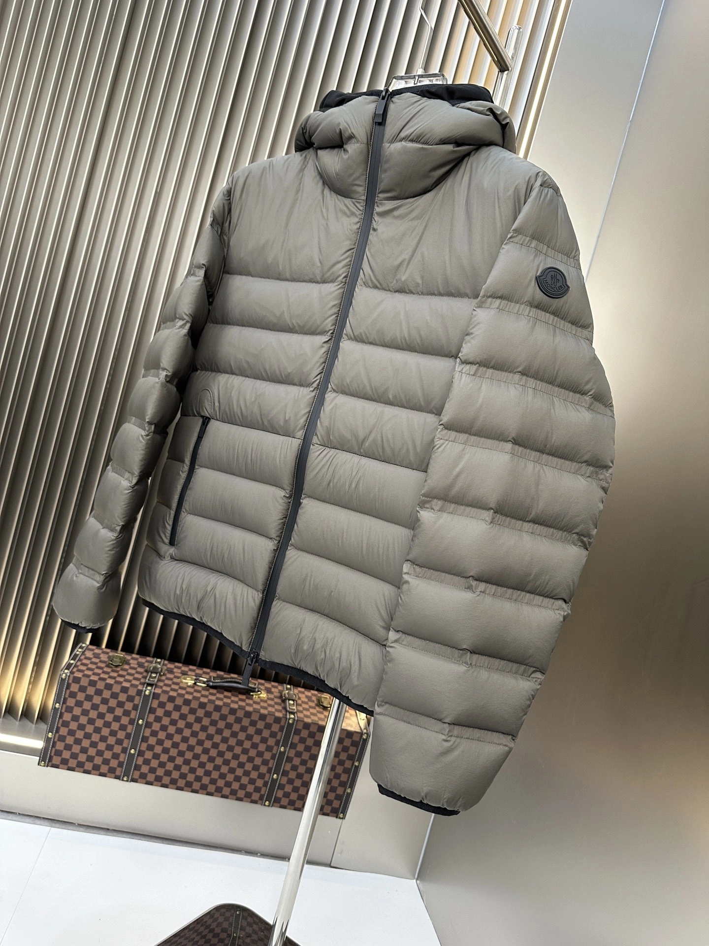 Moncler Down Jackets Compact 146181