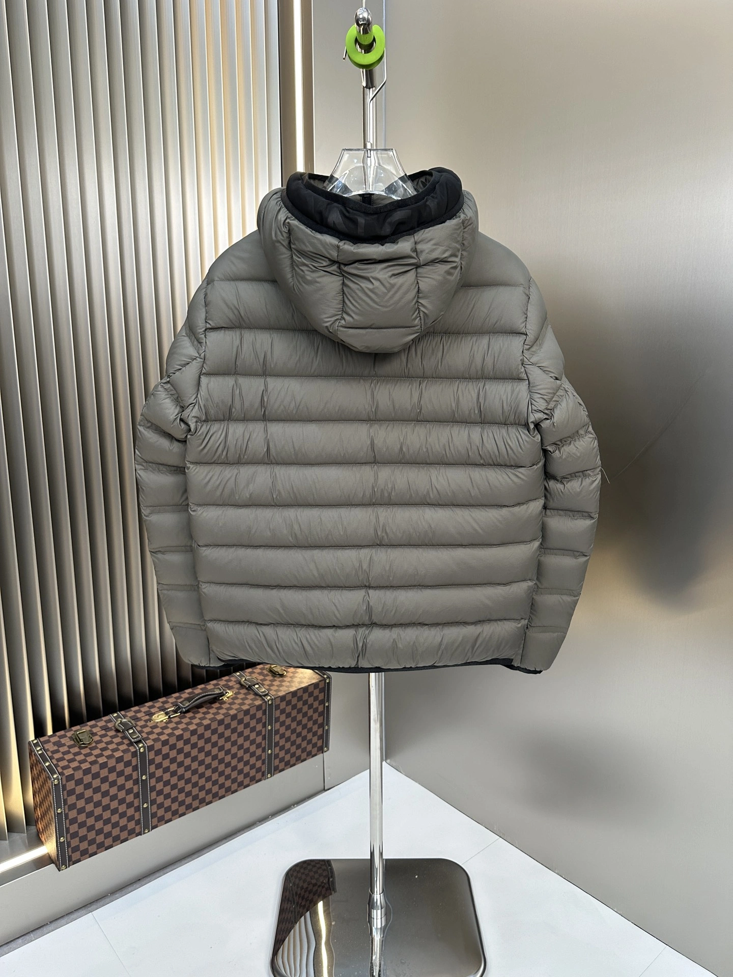 Moncler Down Jackets Compact 146181